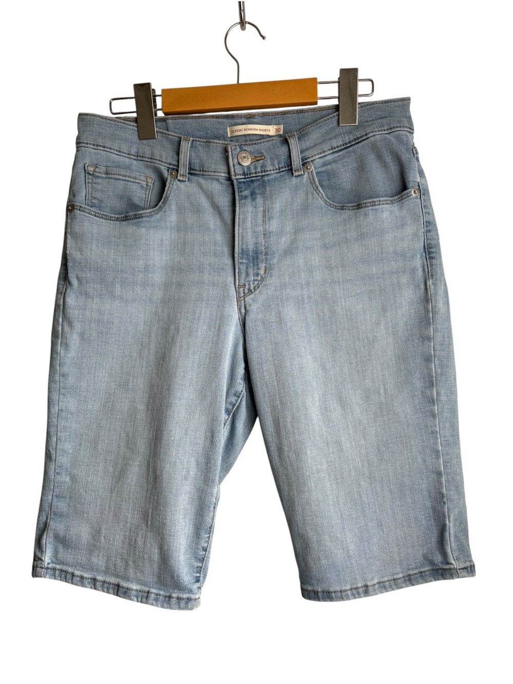 Levi’s Classic Bermuda Denim Shorts Light Wash Size 30